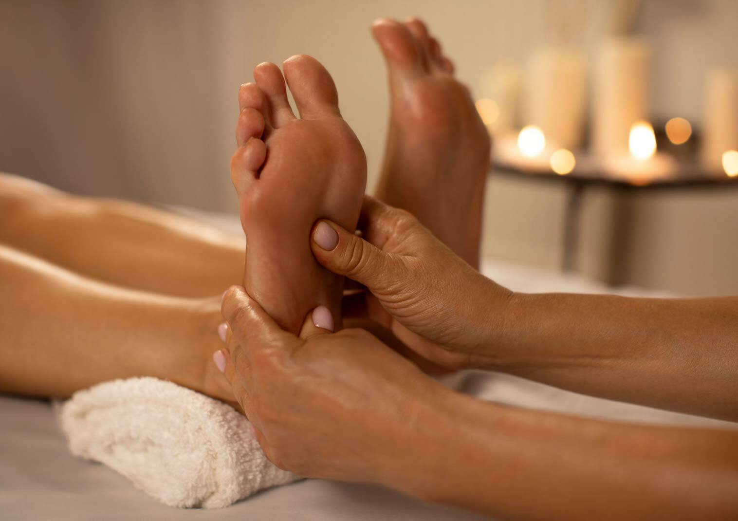 Amanda Raimondo 28% off 30 Minute Back Massage & One Hour Reflexology