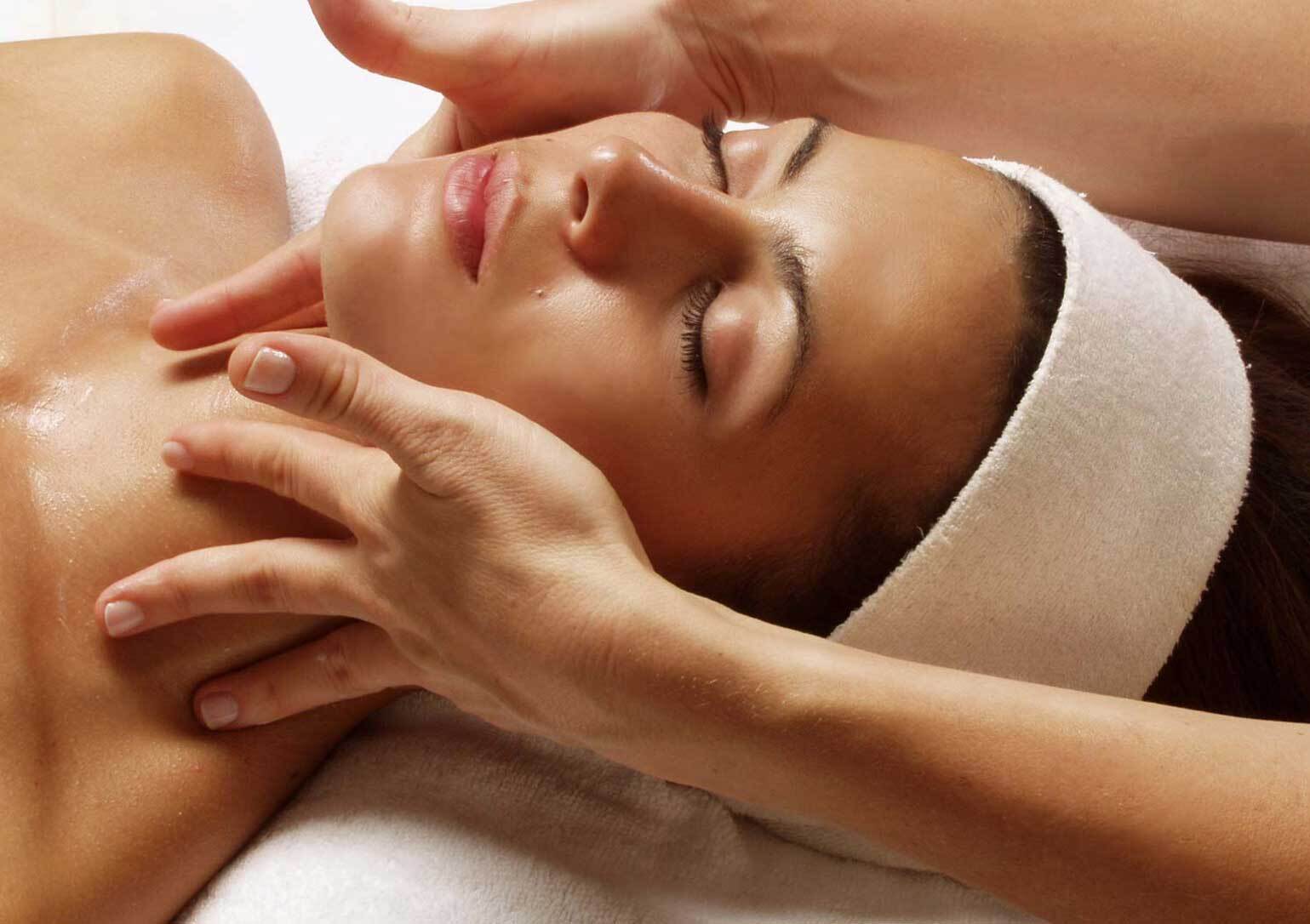 La Femme Beauty 25% off Prescriptive Facial with Back, Neck & Shoulder Massage