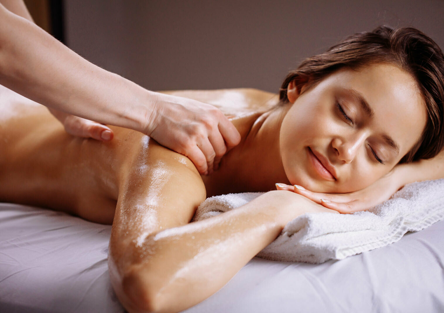 La Femme Beauty 36% off Body Exfoliation Followed by Full Body Hydrating Massage