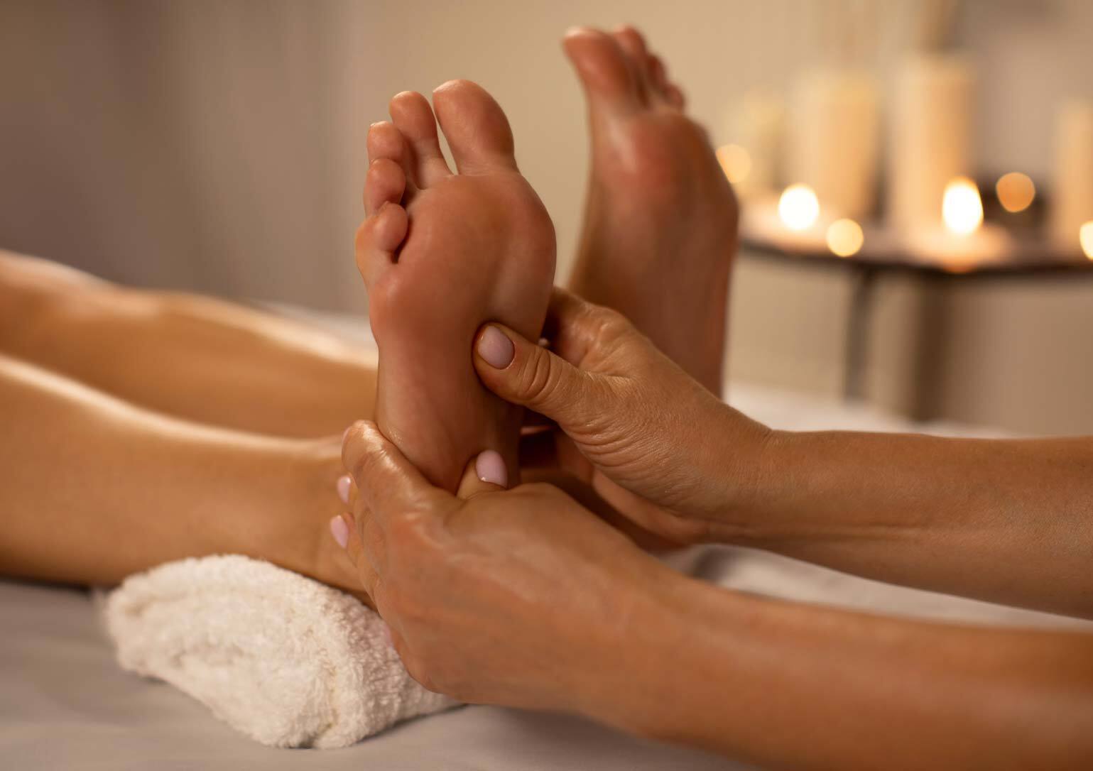 Amanda Raimondo 28% off 30 Minute Back Massage & One Hour Reflexology