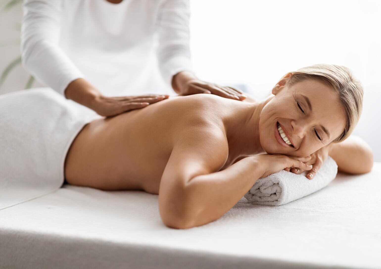 Cheias de Charme 50% off One Hour Full Body Massage