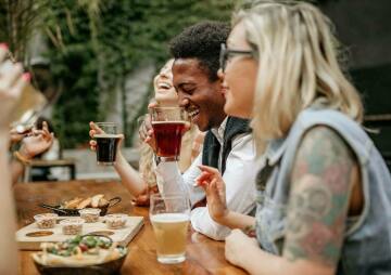 Conversation au pub - September