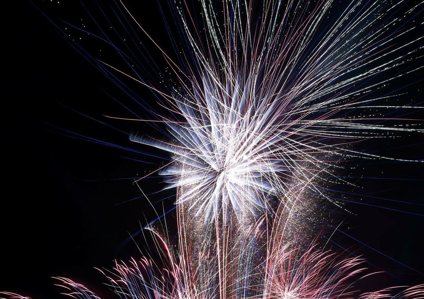 Starburst Fireworks (James Bevis)