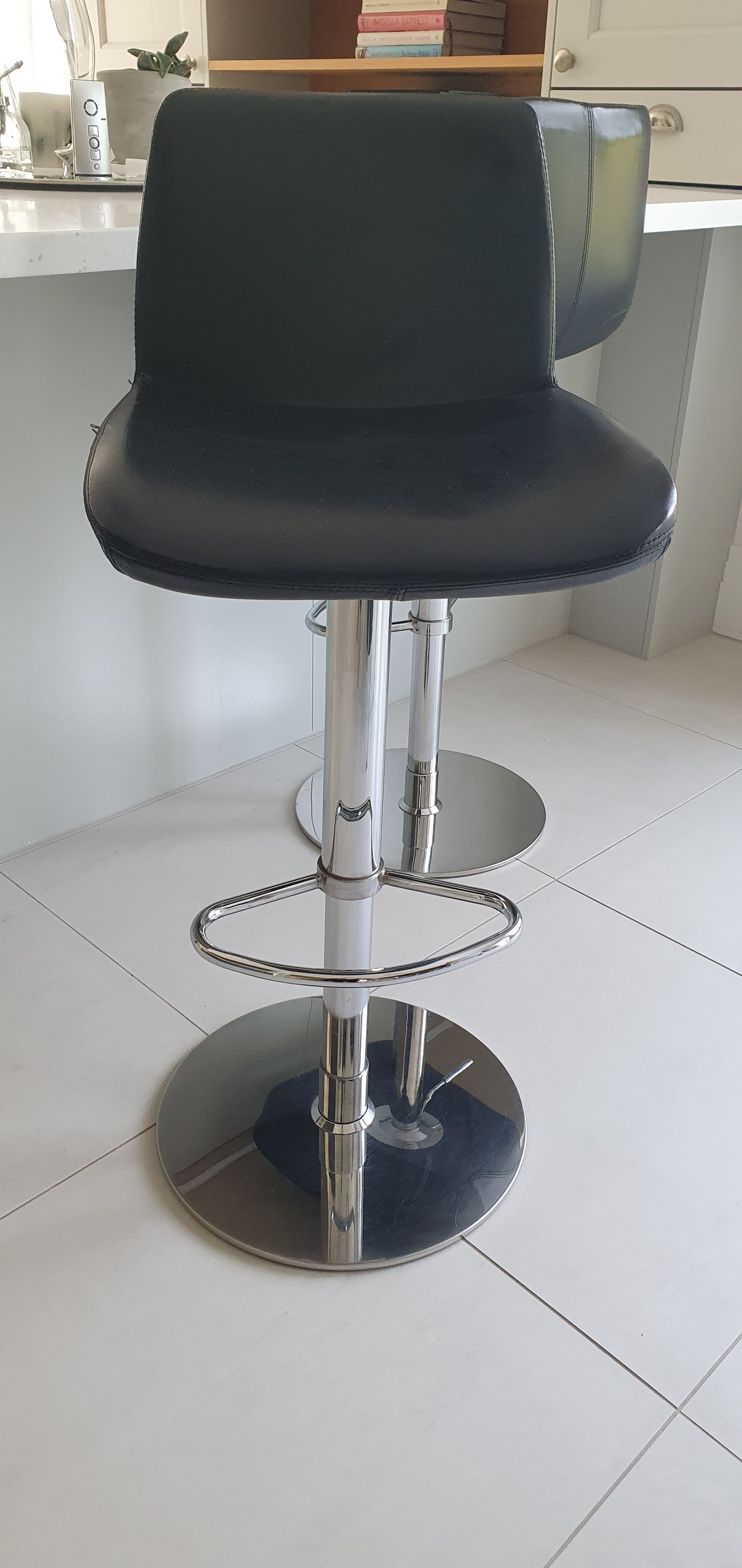 Telescopic bar stools Jersey Chairs Furniture Jersey Insight
