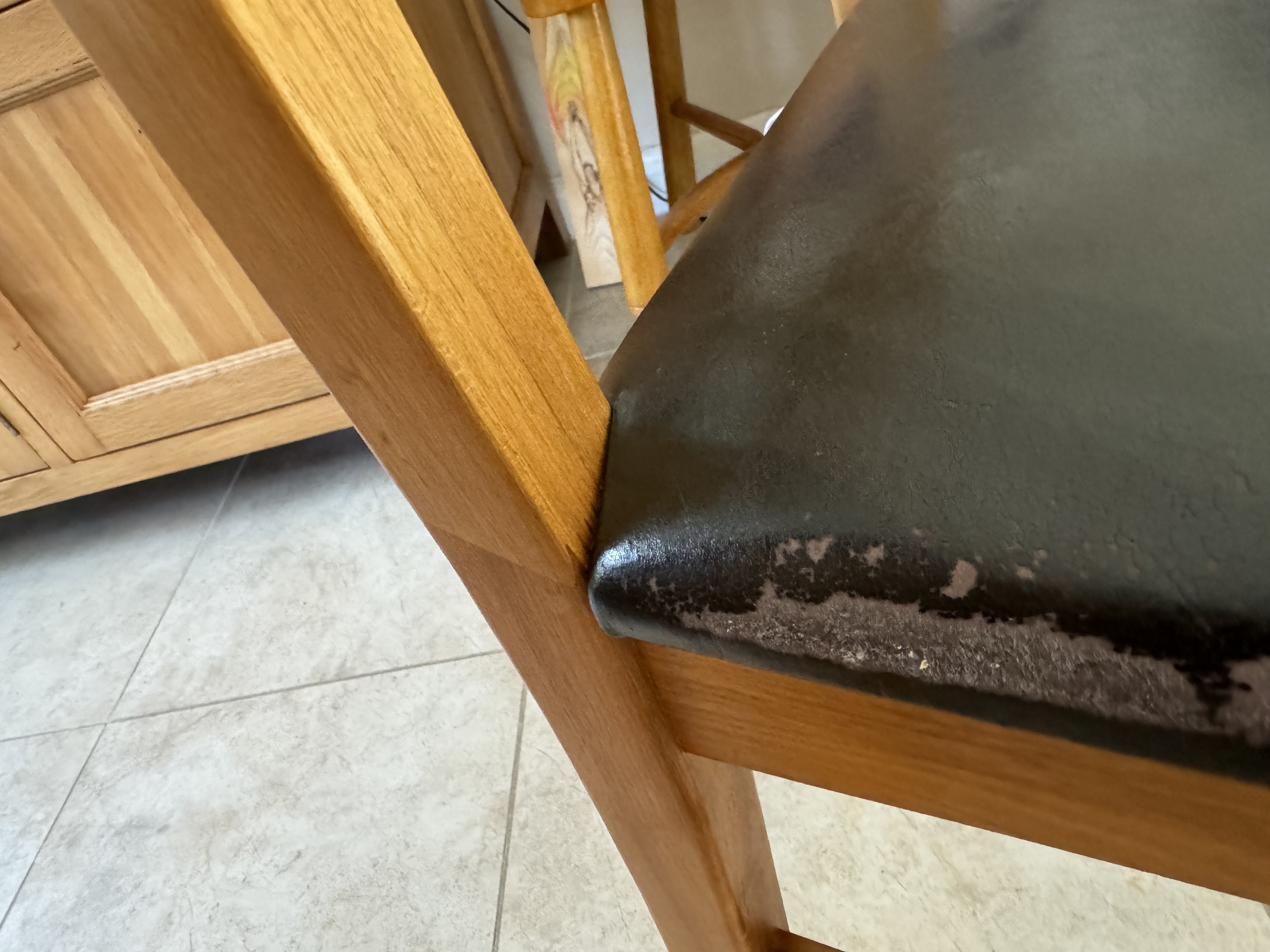 Solid Oak extendable dining table with 8 SO chairs to match Jersey